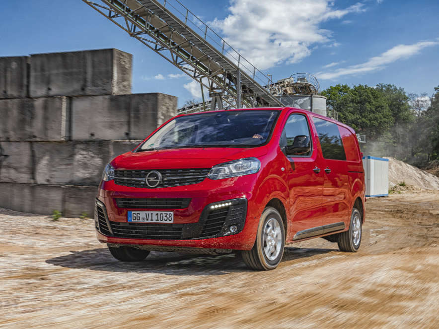 Фургон Opel Vivaro, вигляд спереду