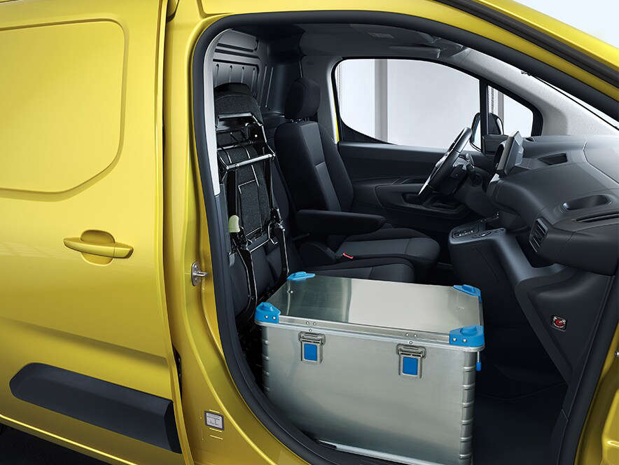 Складане пасажирське сидіння у кабіні нового Opel Combo Cargo