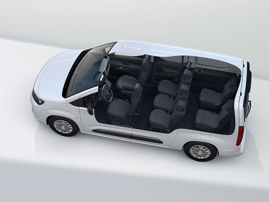Вид зверху на білий мінівен Opel Combo з семимісним салоном